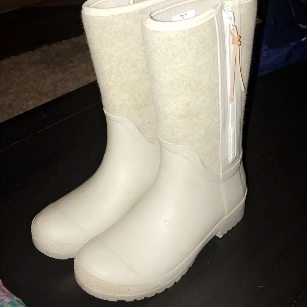 Waterproof boots lightly used